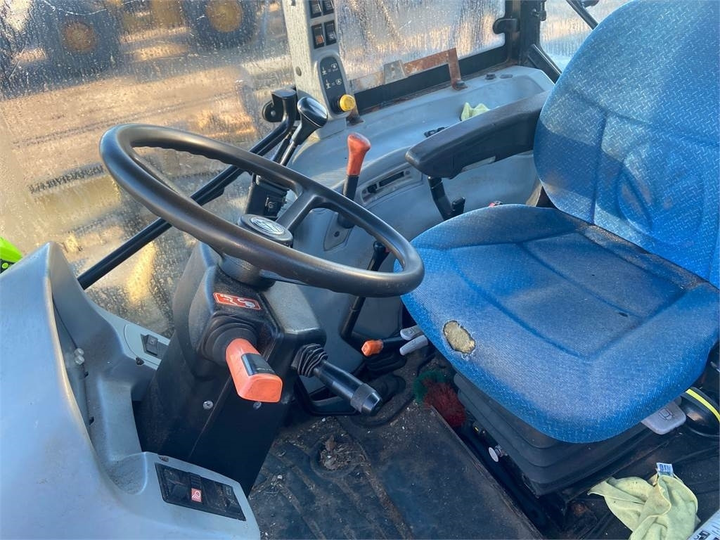 New Holland T5050 - Farm tractor: picture 2 New Holland T5050 - Farm tractor: picture 2