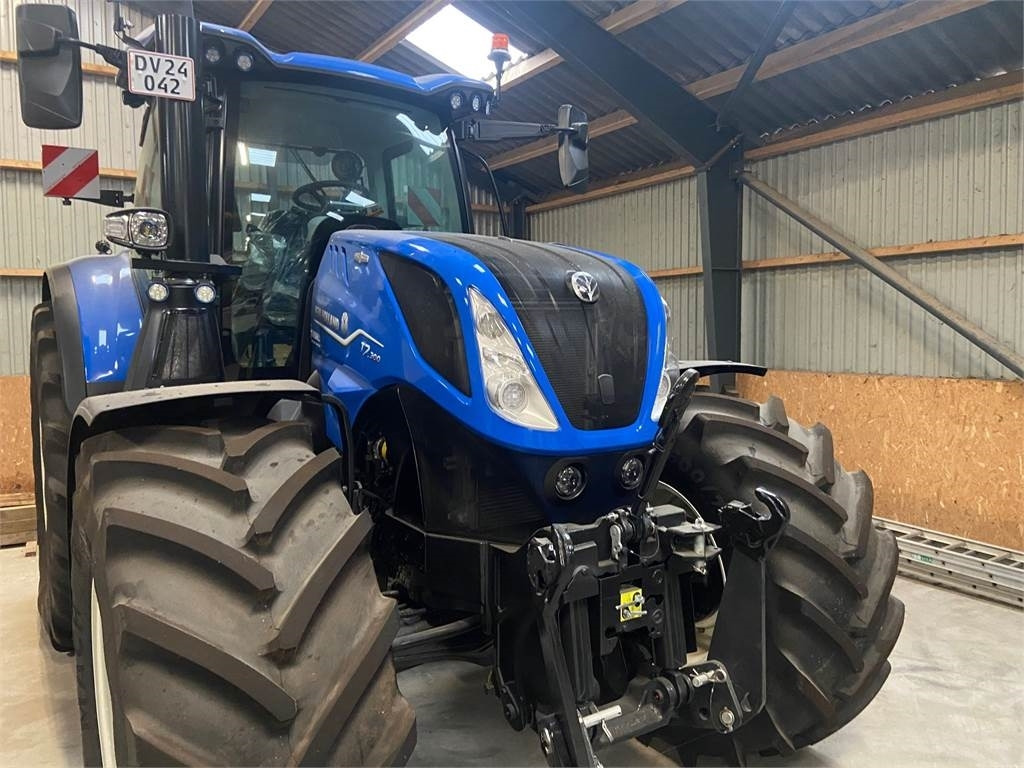 New Holland T7.300 AC NEWG - Farm tractor: picture 1 New Holland T7.300 AC NEWG - Farm tractor: picture 1