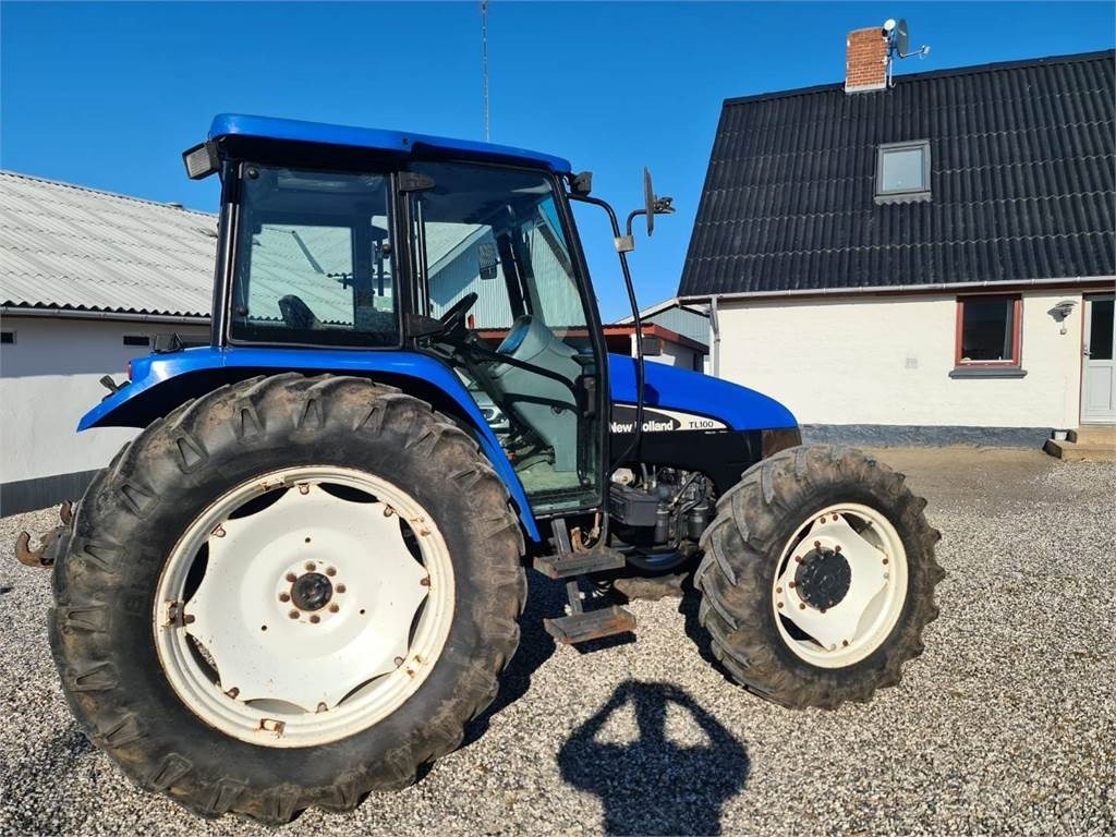 New Holland TL100-4WD - Farm tractor: picture 1 New Holland TL100-4WD - Farm tractor: picture 1