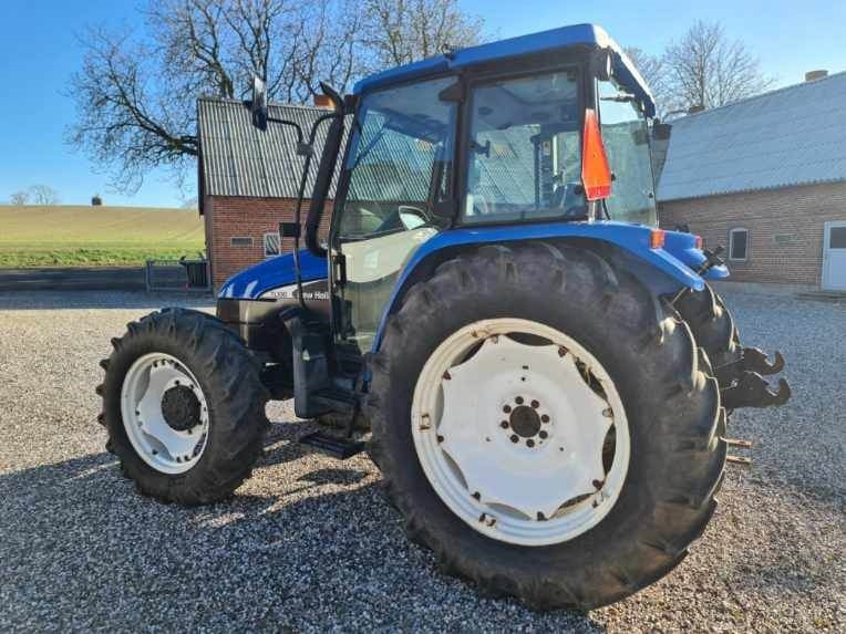 New Holland TL100-4WD - Farm tractor: picture 2 New Holland TL100-4WD - Farm tractor: picture 2