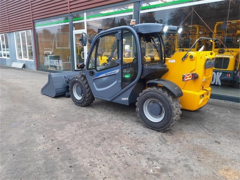 - - - EUROTRAC TH25.6 FABRIKS NY - Telescopic handler: picture 3 - - - EUROTRAC TH25.6 FABRIKS NY - Telescopic handler: picture 3