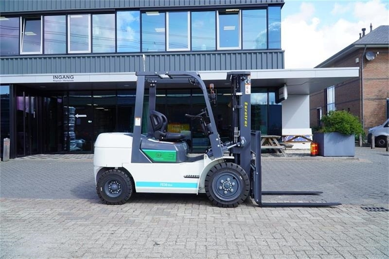 Eurotrac - Electric forklift: picture 2 Eurotrac - Electric forklift: picture 2