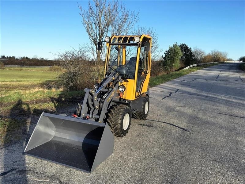 Eurotrac W11 Lav tårn og førerhus - Compact loader: picture 2 Eurotrac W11 Lav tårn og førerhus - Compact loader: picture 2