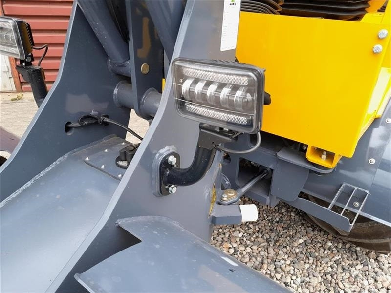 Compact loader Eurotrac W12: picture 15