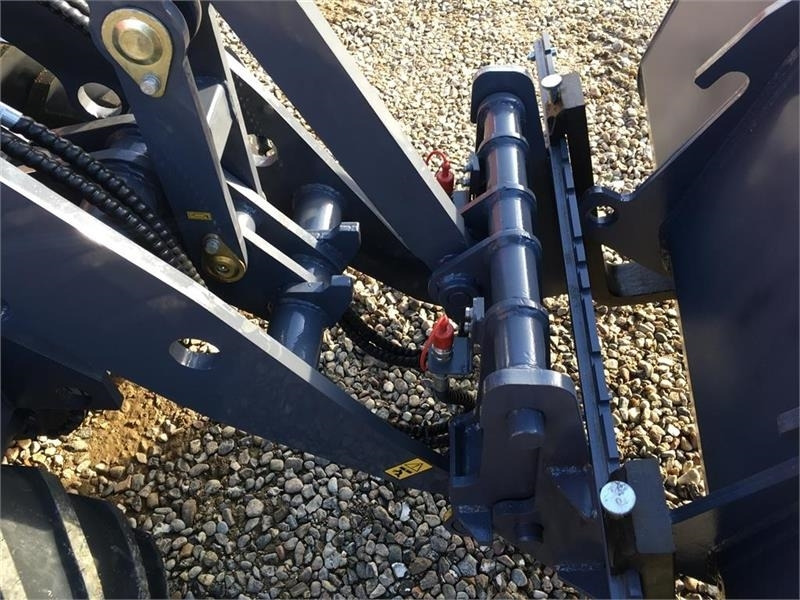 Eurotrac W12 m. lang arm - Compact loader: picture 5 Eurotrac W12 m. lang arm - Compact loader: picture 5