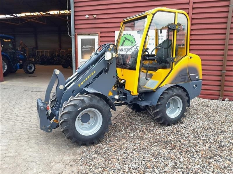 Eurotrac W12S med førerhus, skovl og gafler - Compact loader: picture 2 Eurotrac W12S med førerhus, skovl og gafler - Compact loader: picture 2