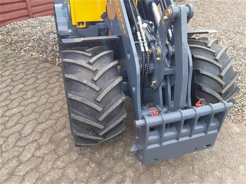 Eurotrac W12S med førerhus, skovl og gafler - Compact loader: picture 4 Eurotrac W12S med førerhus, skovl og gafler - Compact loader: picture 4