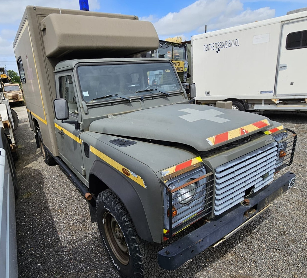 LAND ROVER Défender Ambulance - Van: picture 1 LAND ROVER Défender Ambulance - Van: picture 1