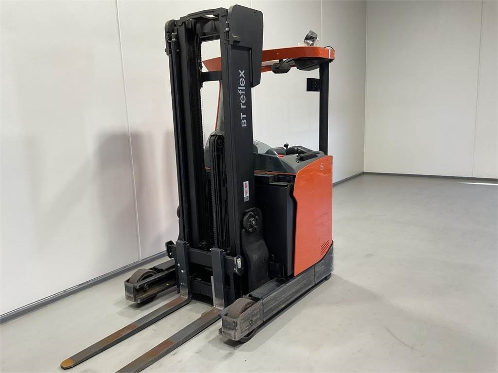 BT RRE 14 - Reach truck: picture 4 BT RRE 14 - Reach truck: picture 4
