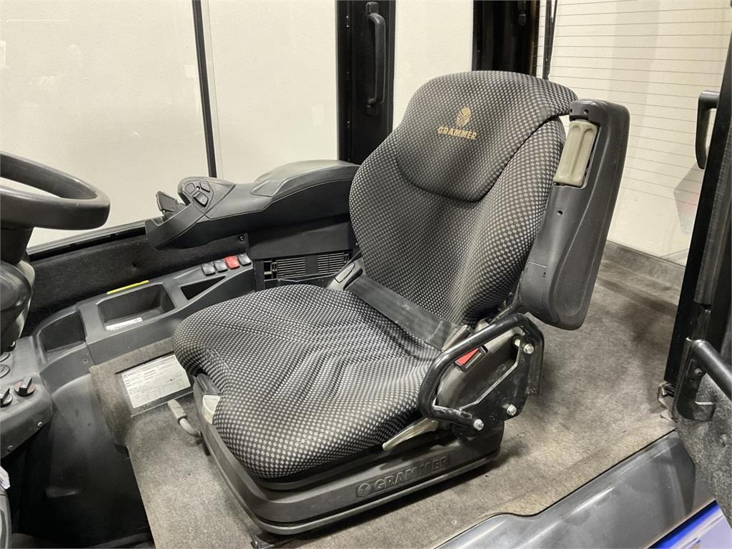 CAT EP35N - Electric forklift: picture 5 CAT EP35N - Electric forklift: picture 5