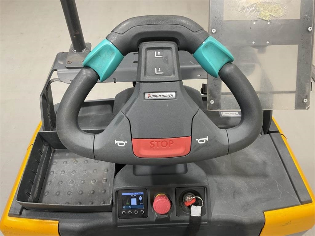Jungheinrich ECE 220 - Order picker: picture 3 Jungheinrich ECE 220 - Order picker: picture 3