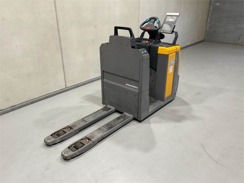 Jungheinrich ECE 220 - Order picker: picture 2 Jungheinrich ECE 220 - Order picker: picture 2