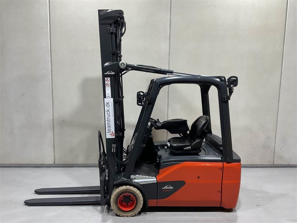 Linde E20-02  - Electric forklift: picture 3 Linde E20-02  - Electric forklift: picture 3