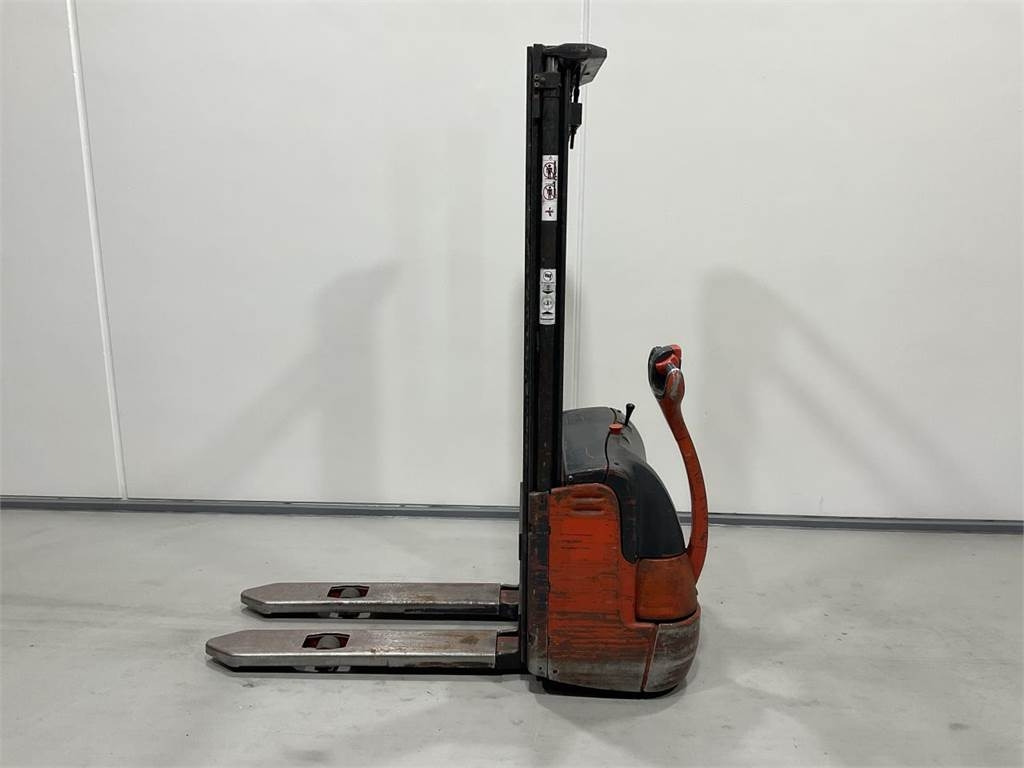 Linde L12 - Stacker: picture 3 Linde L12 - Stacker: picture 3