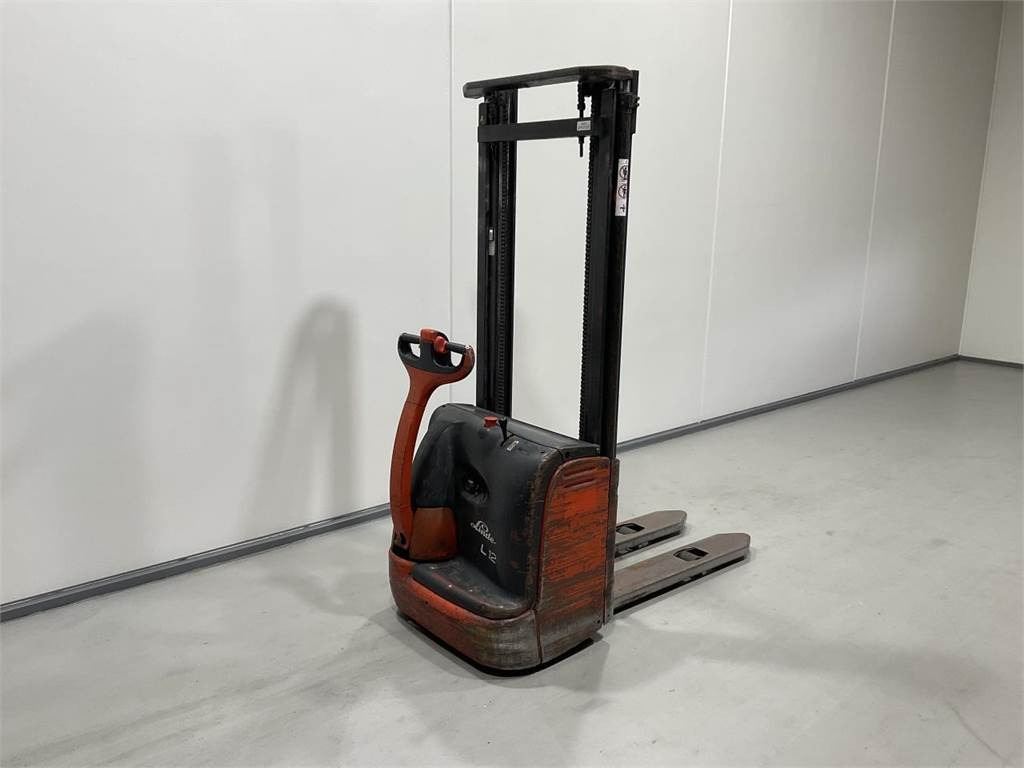 Linde L12 - Stacker: picture 2 Linde L12 - Stacker: picture 2