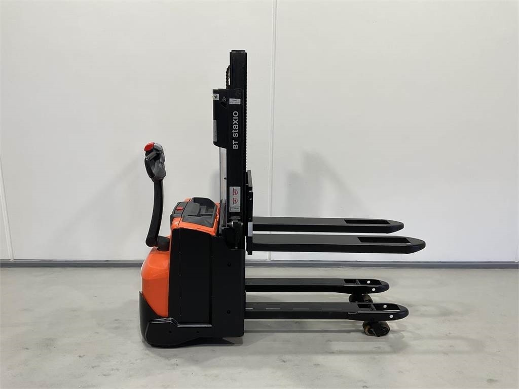 Toyota SWE200D - Stacker: picture 1 Toyota SWE200D - Stacker: picture 1