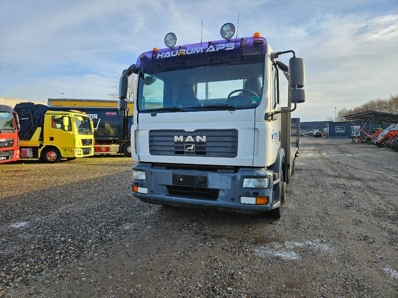 MAN TGM 15.280 // Machinetransport // Autotransporter - Autotransporter truck: picture 2 MAN TGM 15.280 // Machinetransport // Autotransporter - Autotransporter truck: picture 2