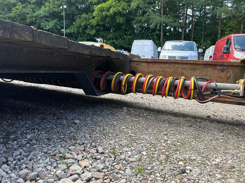 Nooteboom Machine trailer W/ extendable bed & Hyd Ramps - Low loader semi-trailer: picture 4 Nooteboom Machine trailer W/ extendable bed & Hyd Ramps - Low loader semi-trailer: picture 4