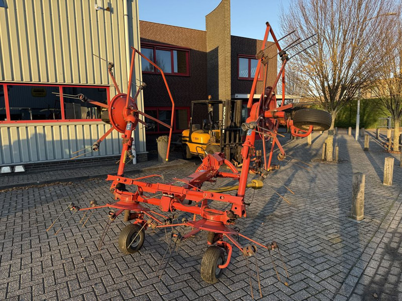 Kuhn GF5001MH Schudder (Marge) - Tedder/ Rake: picture 4 Kuhn GF5001MH Schudder (Marge) - Tedder/ Rake: picture 4