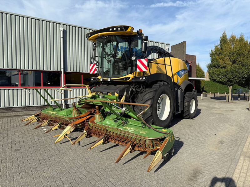 New Holland FR550 Forage Cruiser + Krone Easycollect - Forage harvester: picture 2 New Holland FR550 Forage Cruiser + Krone Easycollect - Forage harvester: picture 2