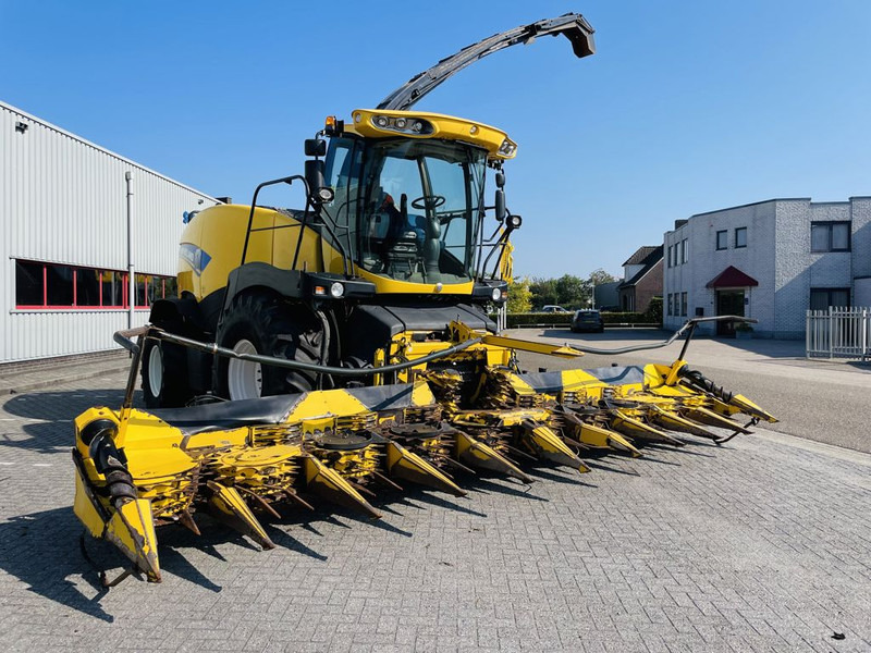 New Holland FR700 Forage Harvester 10 Row header - Forage harvester: picture 2 New Holland FR700 Forage Harvester 10 Row header - Forage harvester: picture 2