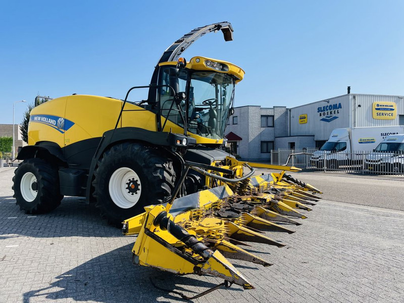 New Holland FR700 Forage Harvester 10 Row header - Forage harvester: picture 1 New Holland FR700 Forage Harvester 10 Row header - Forage harvester: picture 1