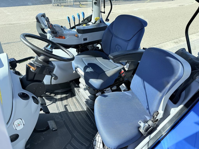 New Holland T5.140 Dynamic Command - Farm tractor: picture 3 New Holland T5.140 Dynamic Command - Farm tractor: picture 3