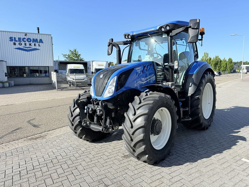New Holland T5.140 Dynamic Command - Farm tractor: picture 2 New Holland T5.140 Dynamic Command - Farm tractor: picture 2
