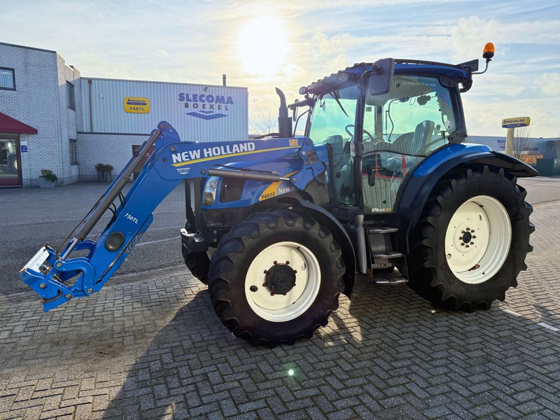 New Holland T6010 Plus + 750TL Voorlader - Farm tractor: picture 1 New Holland T6010 Plus + 750TL Voorlader - Farm tractor: picture 1