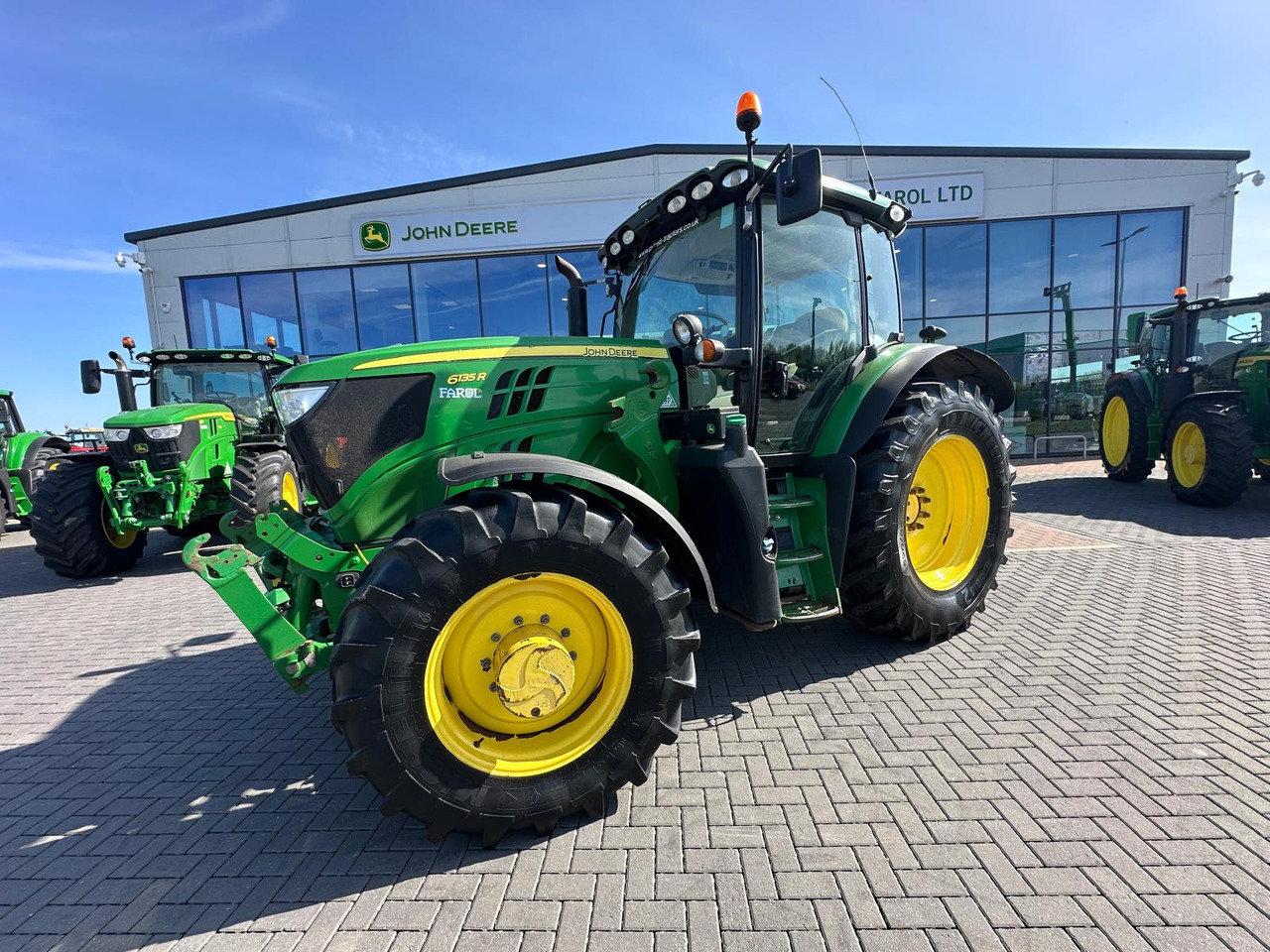 JOHN DEERE 6135R - Farm tractor: picture 4 JOHN DEERE 6135R - Farm tractor: picture 4