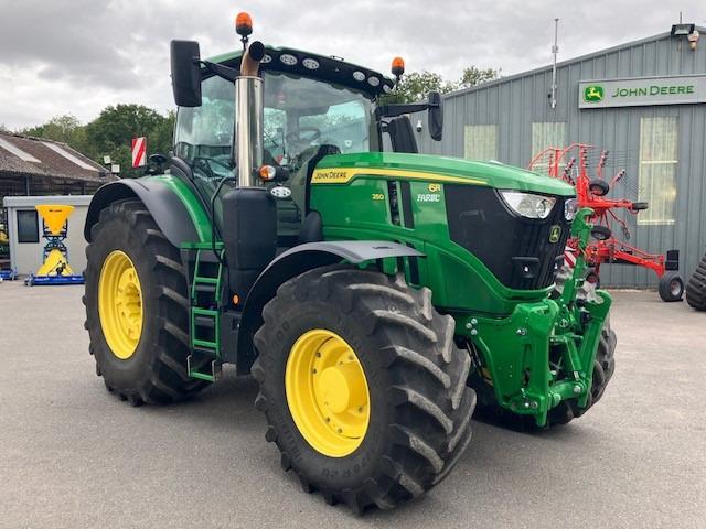 JOHN DEERE 6R 250 - Farm tractor: picture 5 JOHN DEERE 6R 250 - Farm tractor: picture 5