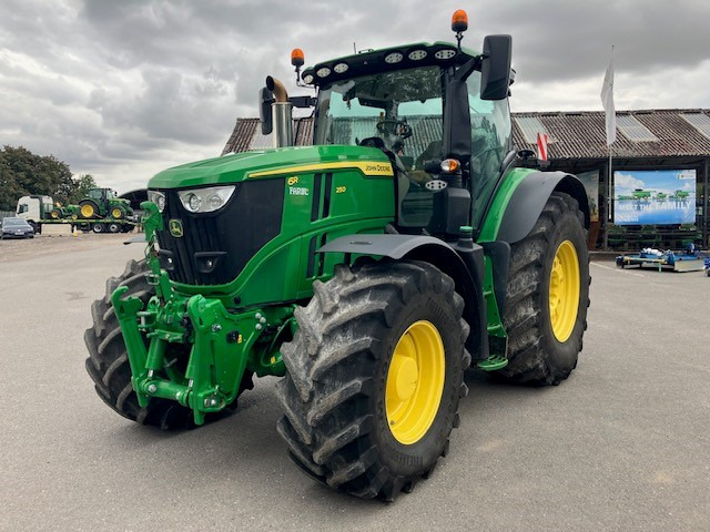 JOHN DEERE 6R 250 - Farm tractor: picture 1 JOHN DEERE 6R 250 - Farm tractor: picture 1