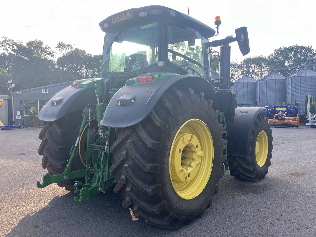 John Deer 6R 250 - Farm tractor: picture 5 John Deer 6R 250 - Farm tractor: picture 5