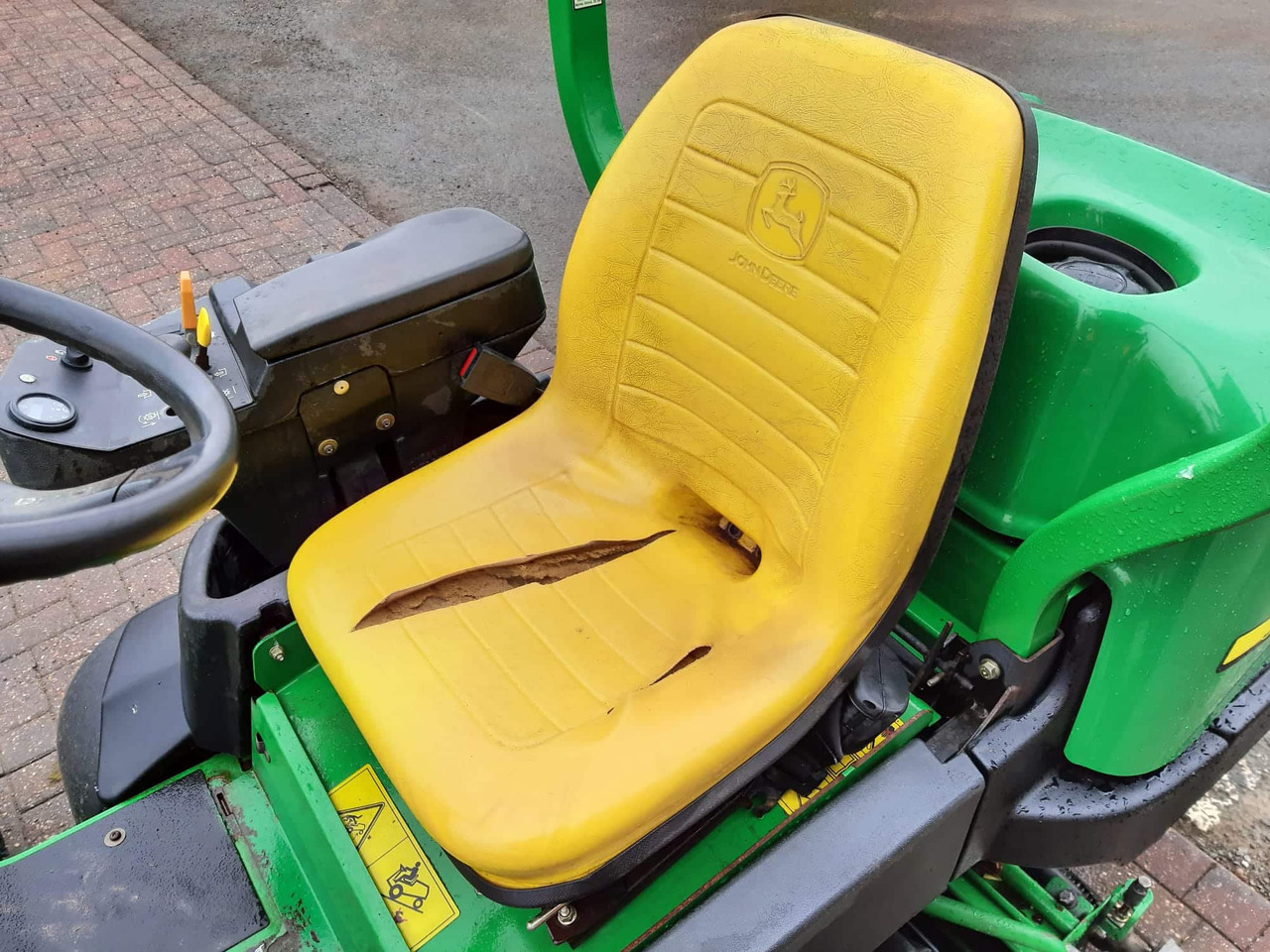 Garden mower John Deere 2500E greens triple mower: picture 9