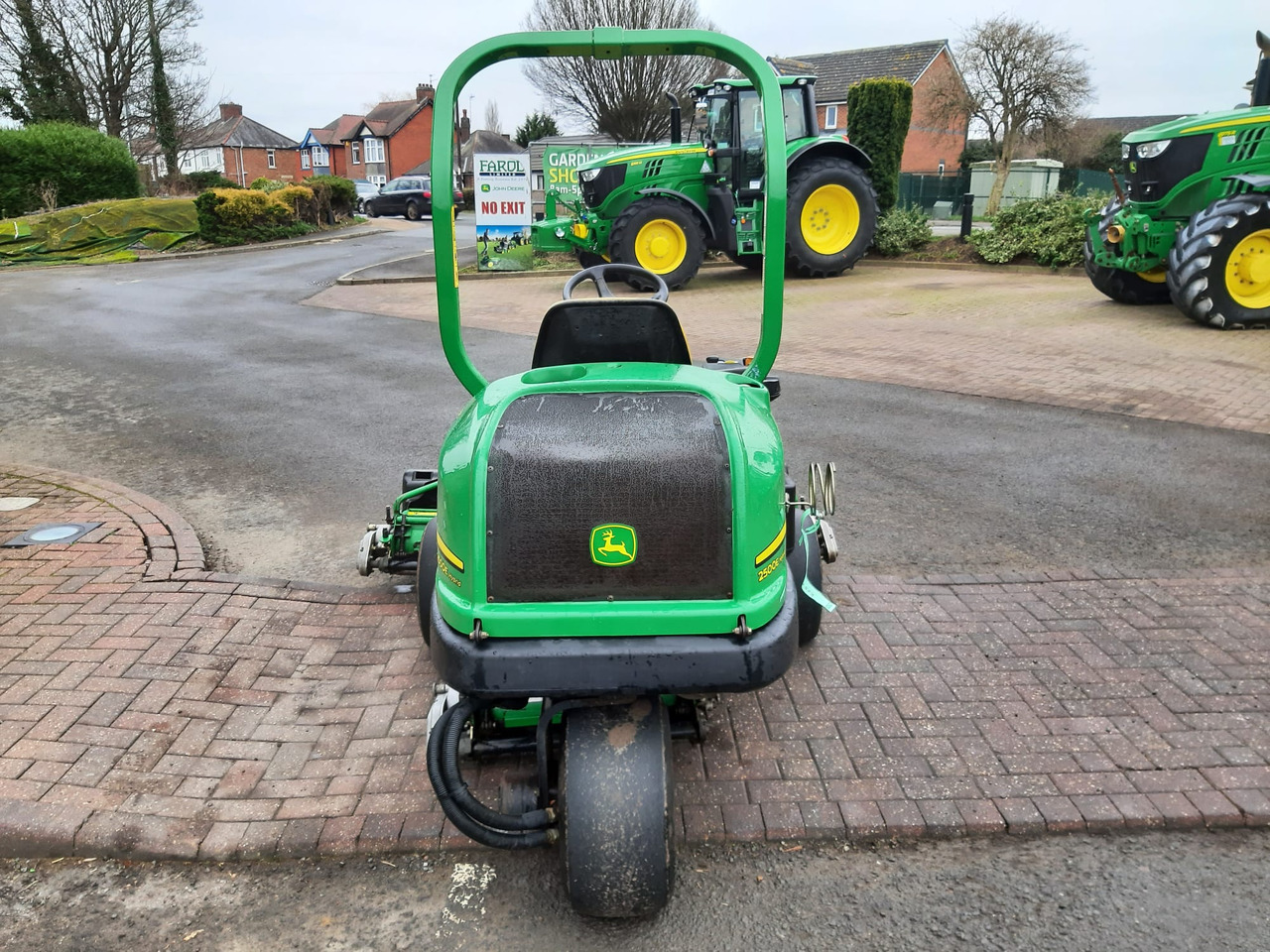 John Deere 2500E greens triple mower - Garden mower: picture 5 John Deere 2500E greens triple mower - Garden mower: picture 5