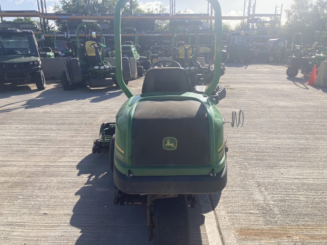John Deere 2500EH greens triple mower - Garden mower: picture 4 John Deere 2500EH greens triple mower - Garden mower: picture 4
