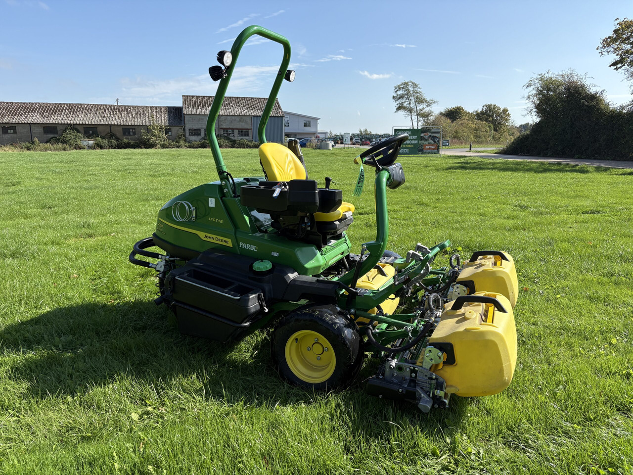 John Deere 2750E Triple Mower - Garden mower: picture 3 John Deere 2750E Triple Mower - Garden mower: picture 3