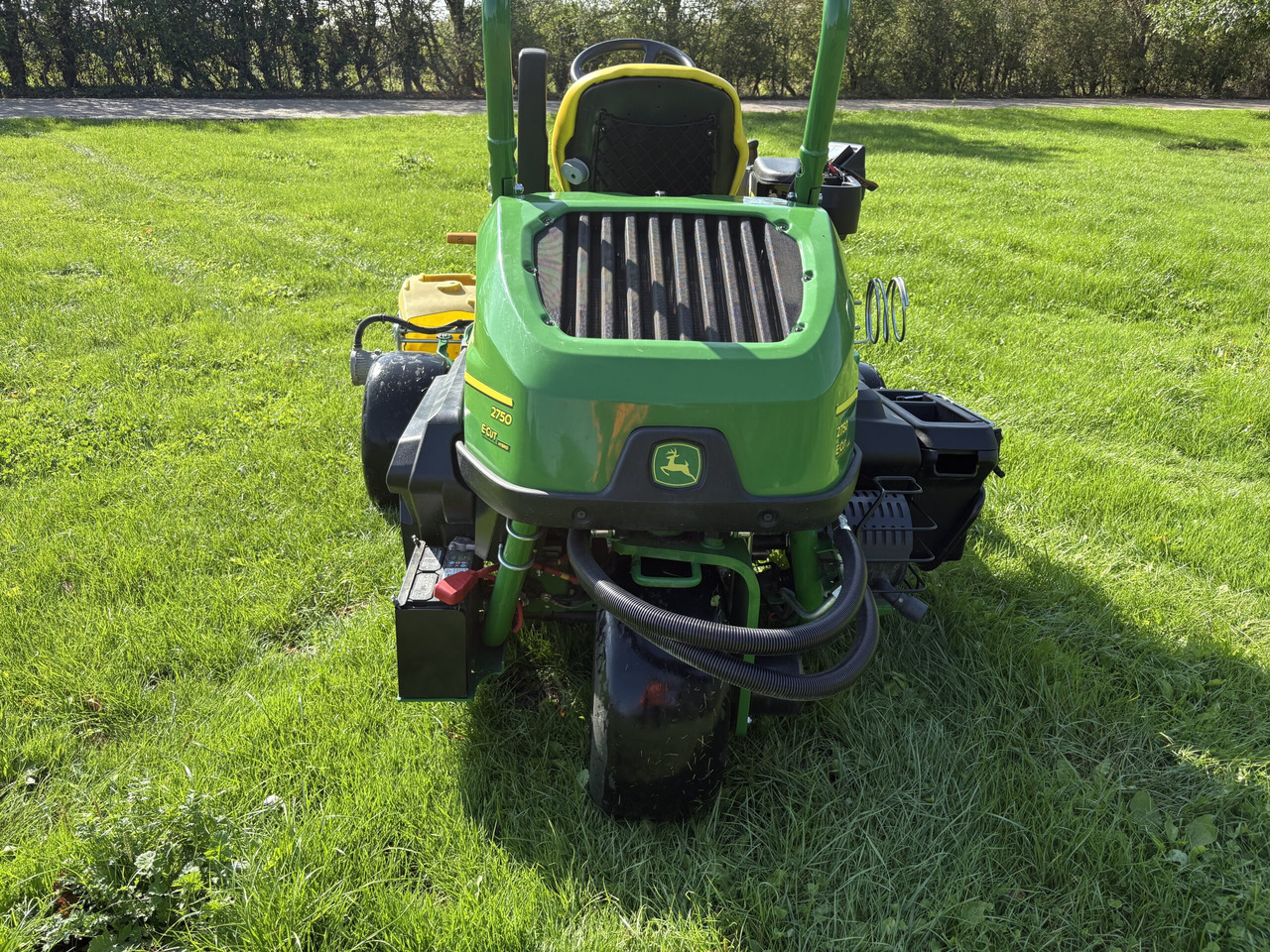 John Deere 2750E Triple Mower - Garden mower: picture 4 John Deere 2750E Triple Mower - Garden mower: picture 4