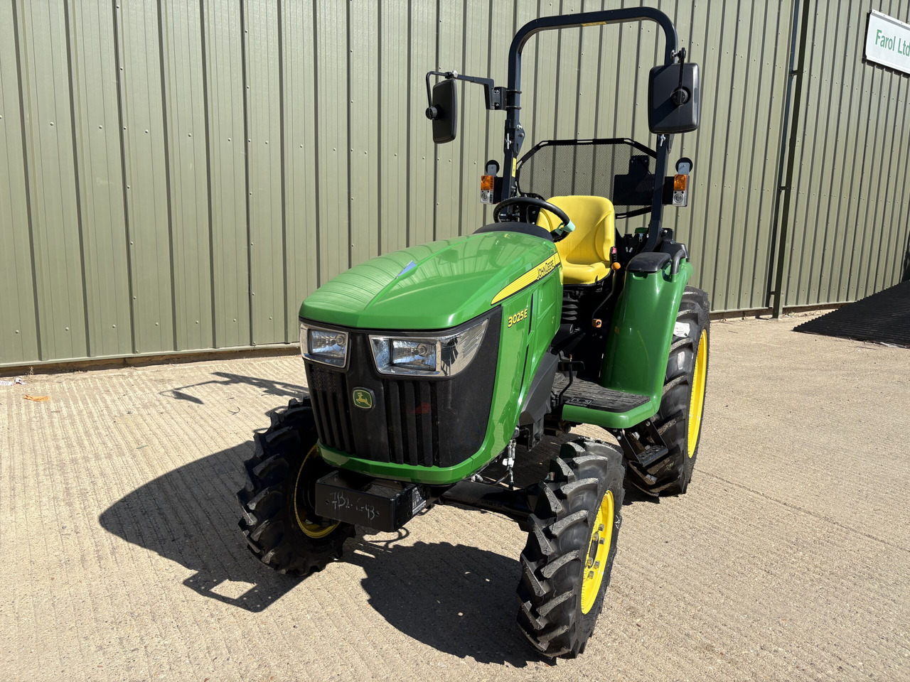 John Deere 3025E Compact Tractor - Compact tractor: picture 4 John Deere 3025E Compact Tractor - Compact tractor: picture 4