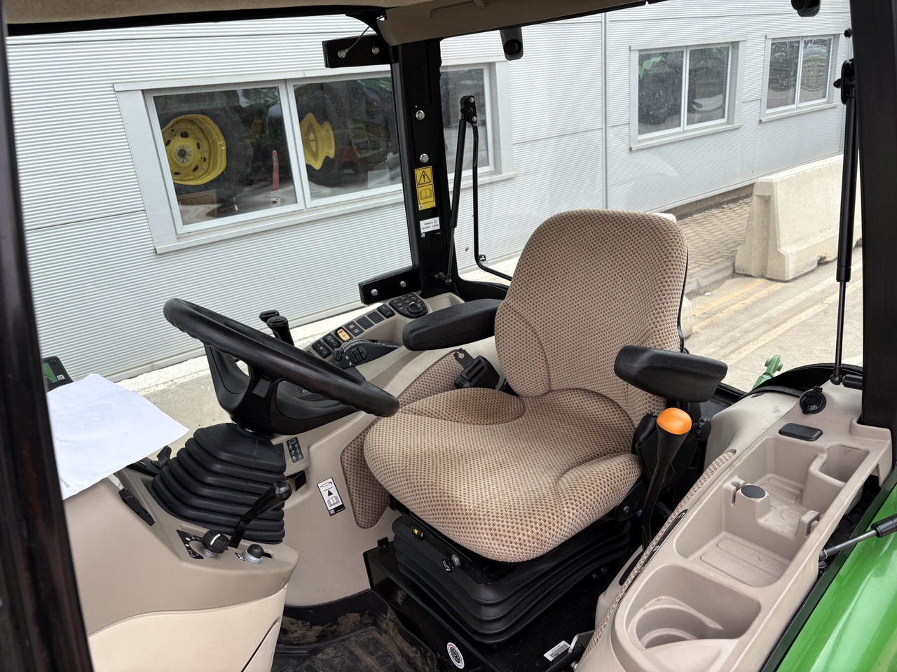 Compact tractor John Deere 4066R Compact Tractor: picture 6