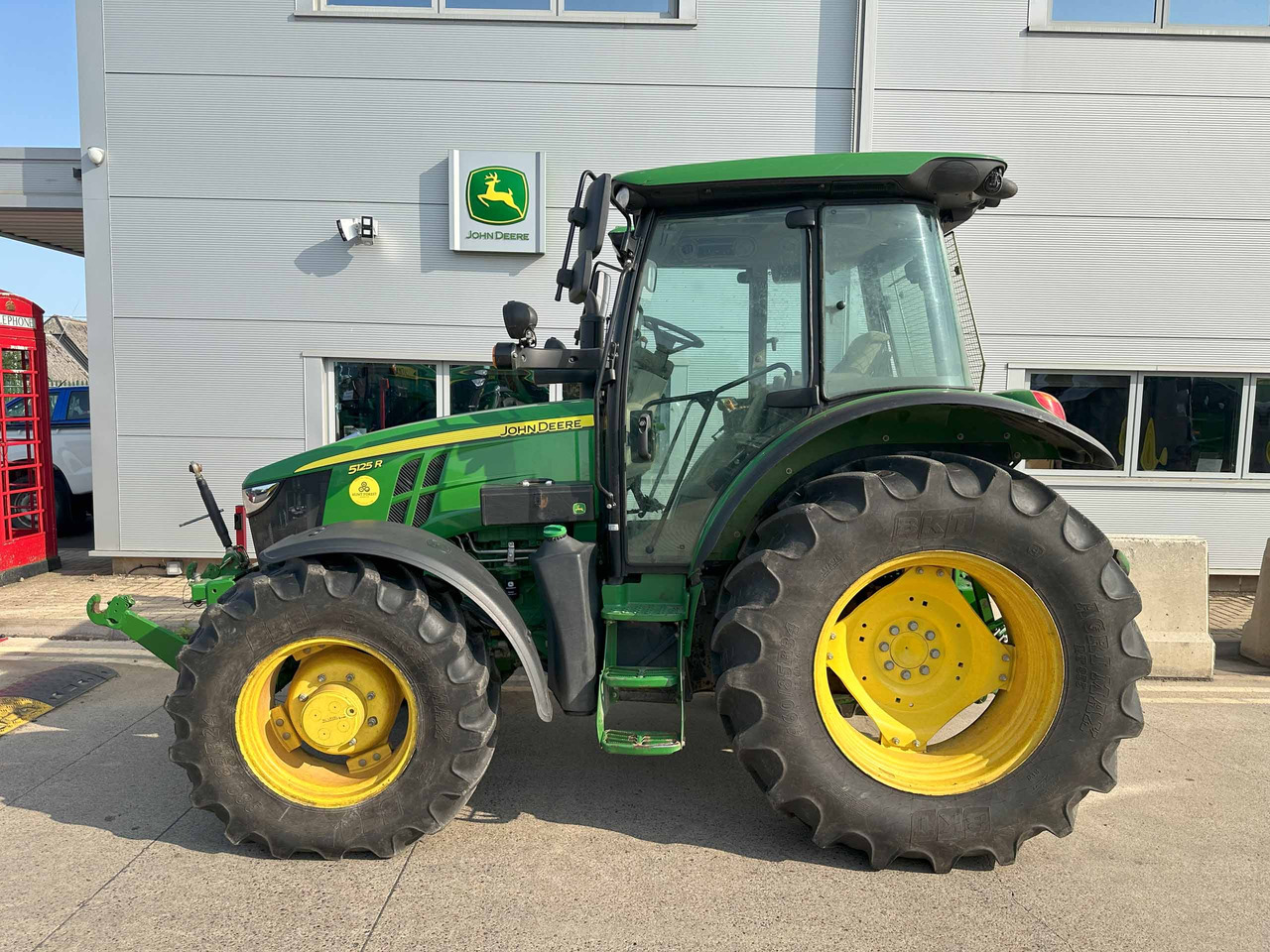 John Deere 5125R - Farm tractor: picture 2 John Deere 5125R - Farm tractor: picture 2