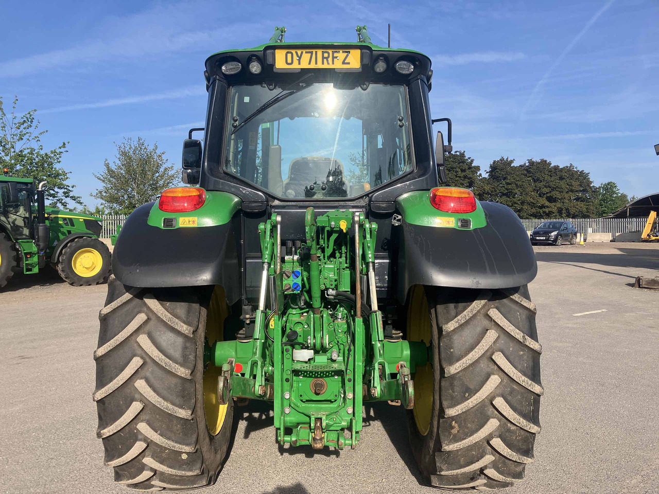 John Deere 6120M - Farm tractor: picture 4 John Deere 6120M - Farm tractor: picture 4