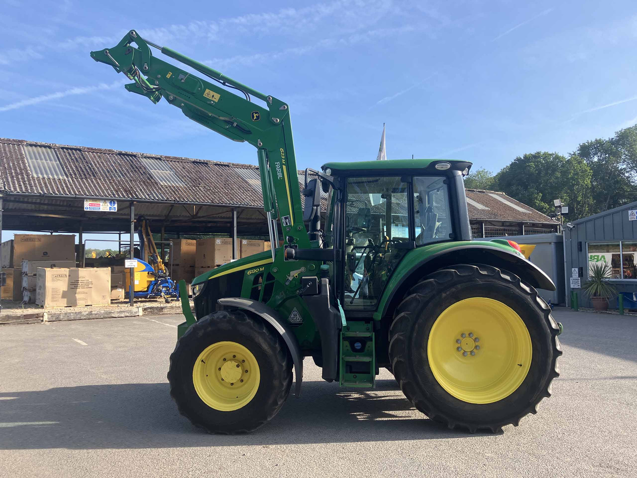 John Deere 6120M - Farm tractor: picture 2 John Deere 6120M - Farm tractor: picture 2