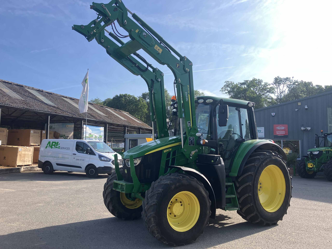 John Deere 6120M - Farm tractor: picture 1 John Deere 6120M - Farm tractor: picture 1