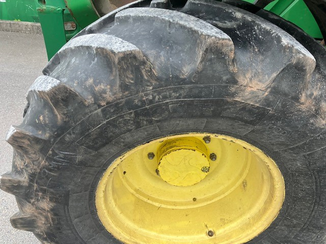John Deere 6125R - Farm tractor: picture 3 John Deere 6125R - Farm tractor: picture 3