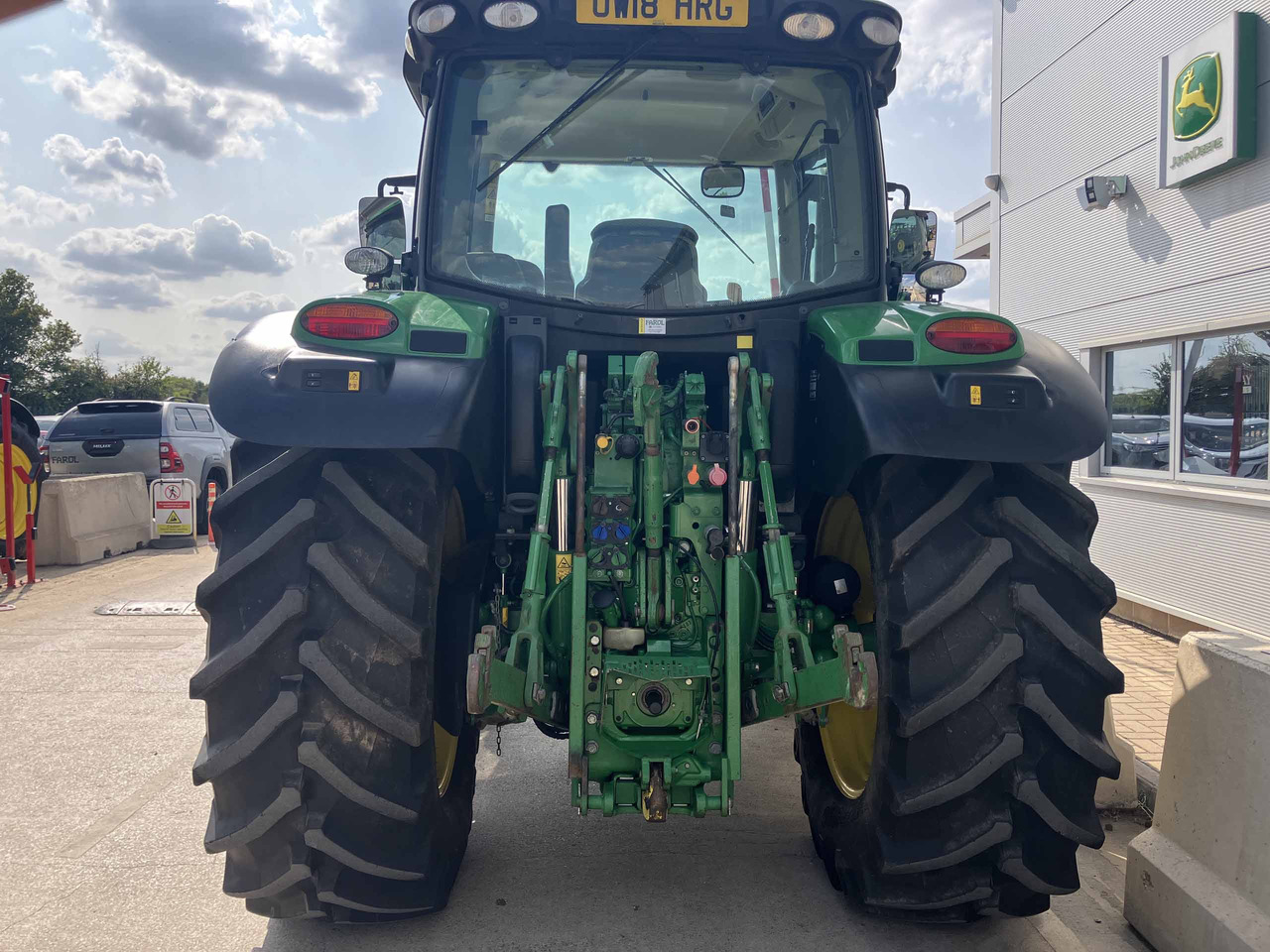 John Deere 6130R - Farm tractor: picture 4 John Deere 6130R - Farm tractor: picture 4