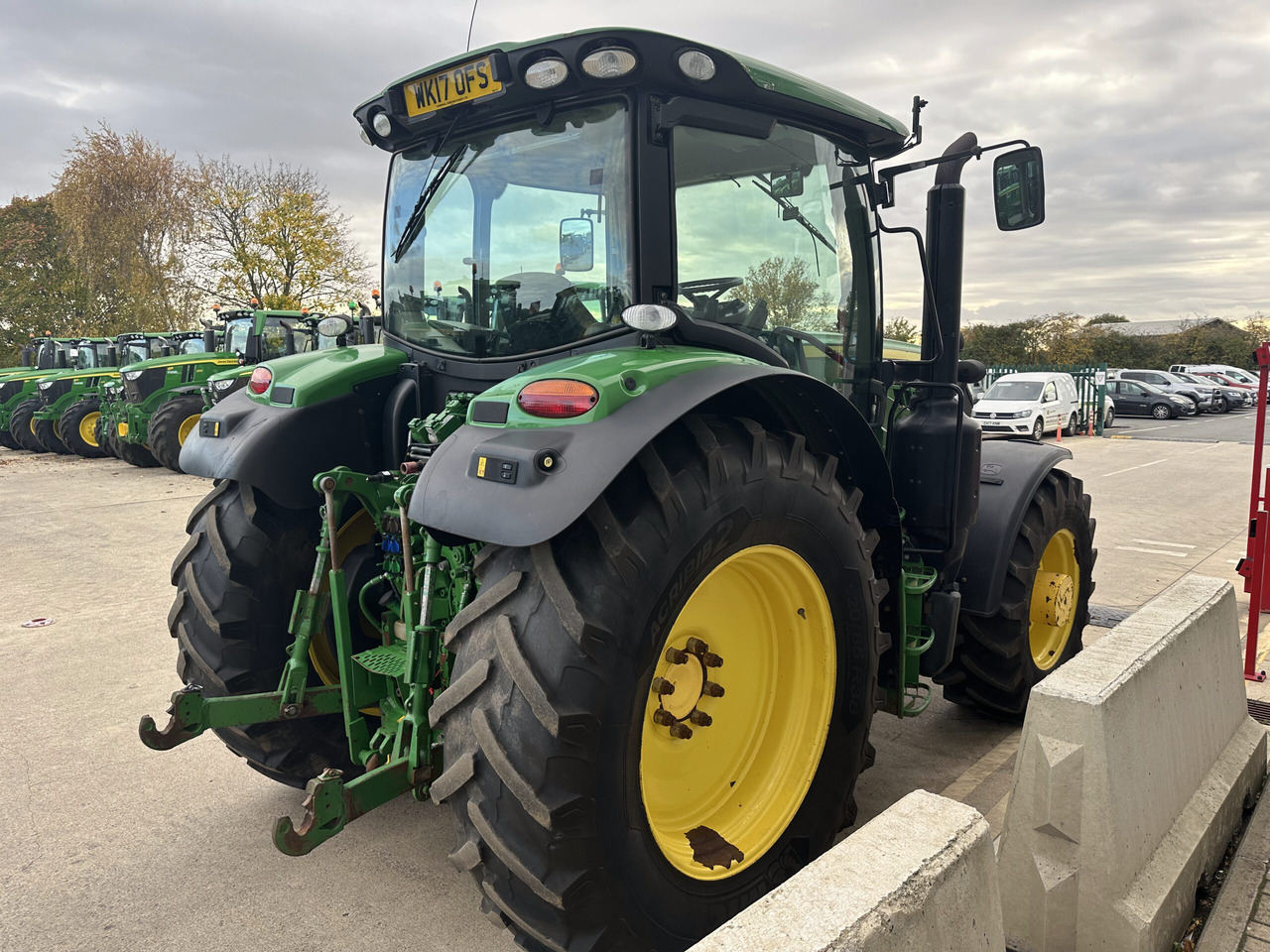John Deere 6135R - Farm tractor: picture 5 John Deere 6135R - Farm tractor: picture 5