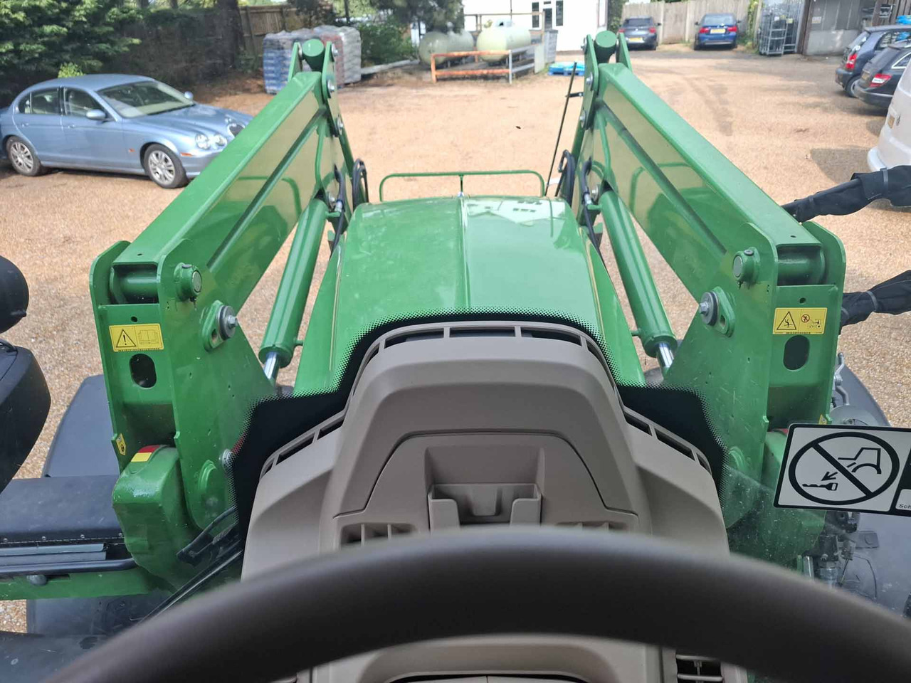 John Deere 6140M - Farm tractor: picture 5 John Deere 6140M - Farm tractor: picture 5