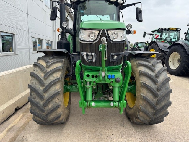 John Deere 6155M - Farm tractor: picture 3 John Deere 6155M - Farm tractor: picture 3