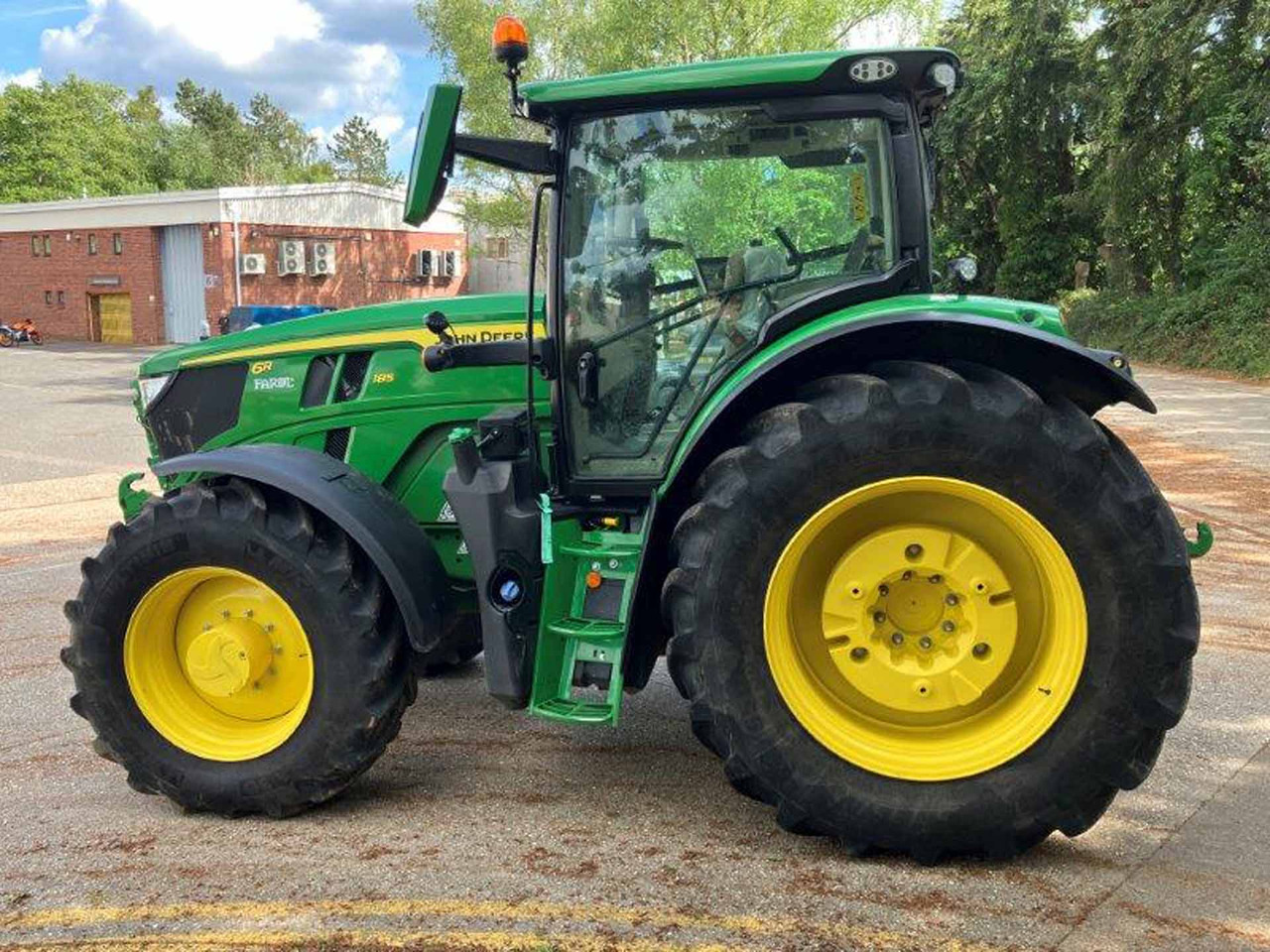 John Deere 6R 185 - Farm tractor: picture 2 John Deere 6R 185 - Farm tractor: picture 2